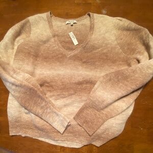 Madewell Tan V-Neck Sweater with Relaxed Fit and Long Sleeves